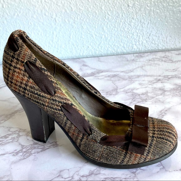 Brown Plaid style Heels - Picture 1 of 3
